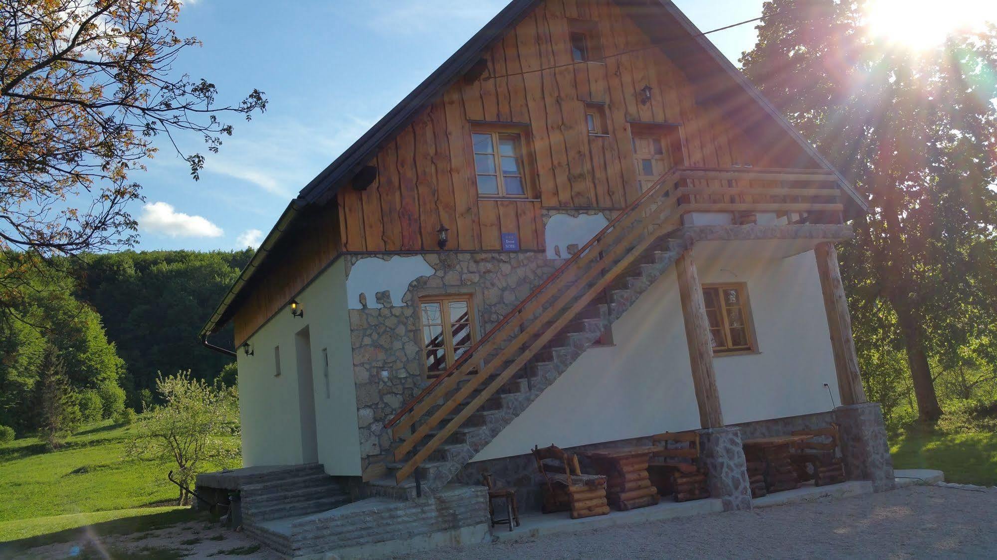 Guest House Plitvice Waterfall พลิตวิชกา เยเซรา ภายนอก รูปภาพ