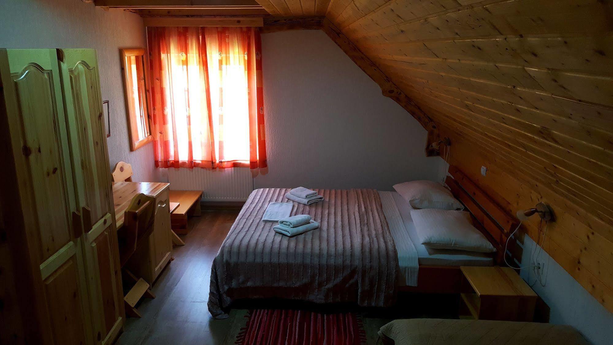 Guest House Plitvice Waterfall พลิตวิชกา เยเซรา ภายนอก รูปภาพ