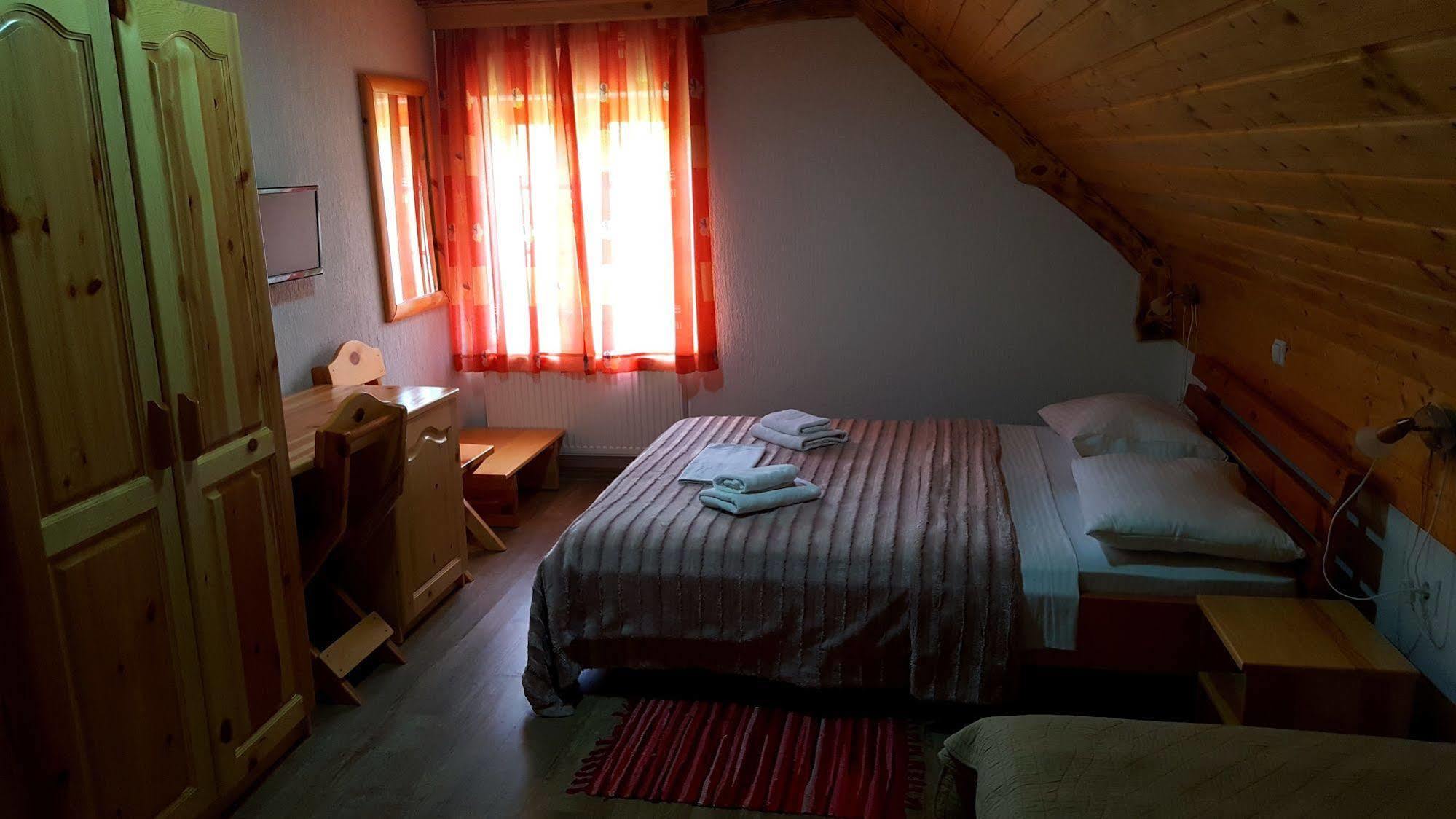 Guest House Plitvice Waterfall พลิตวิชกา เยเซรา ภายนอก รูปภาพ