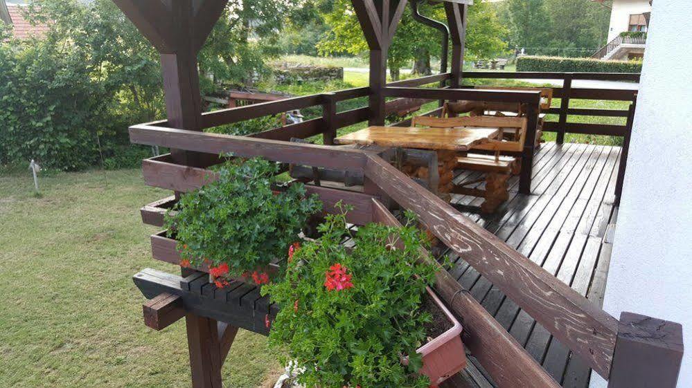 Guest House Plitvice Waterfall พลิตวิชกา เยเซรา ภายนอก รูปภาพ