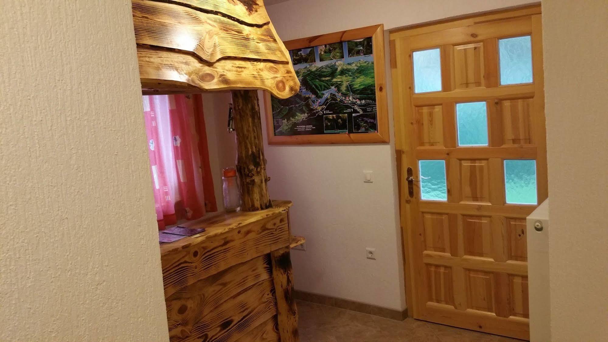 Guest House Plitvice Waterfall พลิตวิชกา เยเซรา ภายนอก รูปภาพ